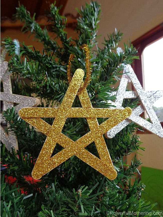 a gold glitter start 