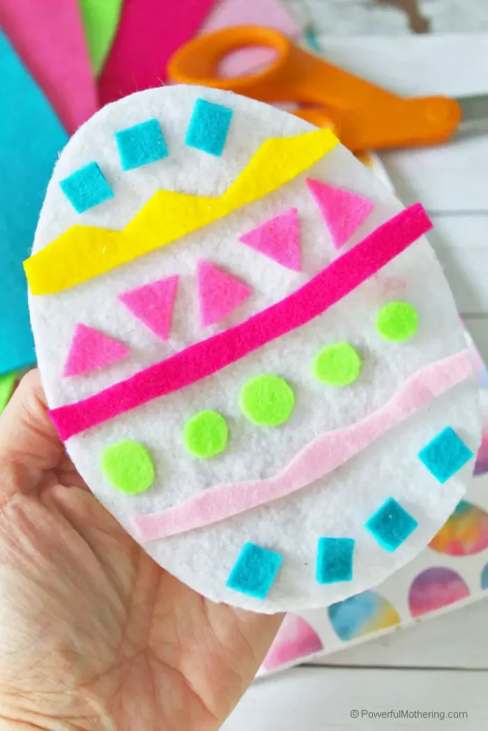 a finished easter egg craft 